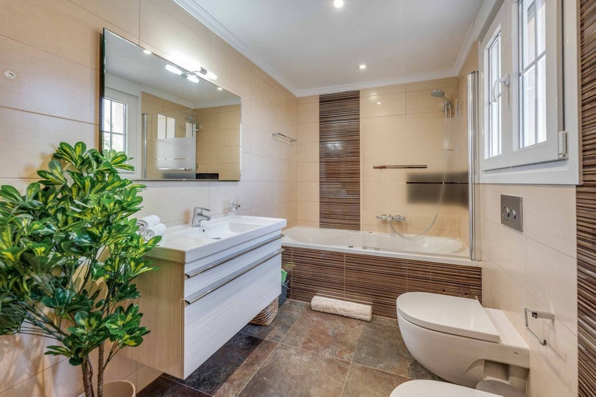 Detached Villa in Torremolinos, Costa del Sol – 6 beds – 2400000 € - photo 12 of 33
