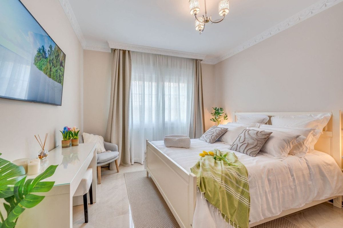 Detached Villa in Torremolinos, Costa del Sol – 6 beds – 2400000 € - photo 13 of 33