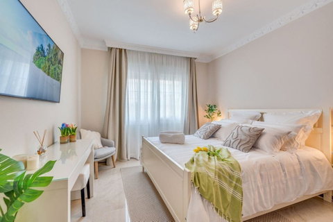Detached Villa in Torremolinos, Costa del Sol – 6 beds – 2400000 € - photo 13 of 33