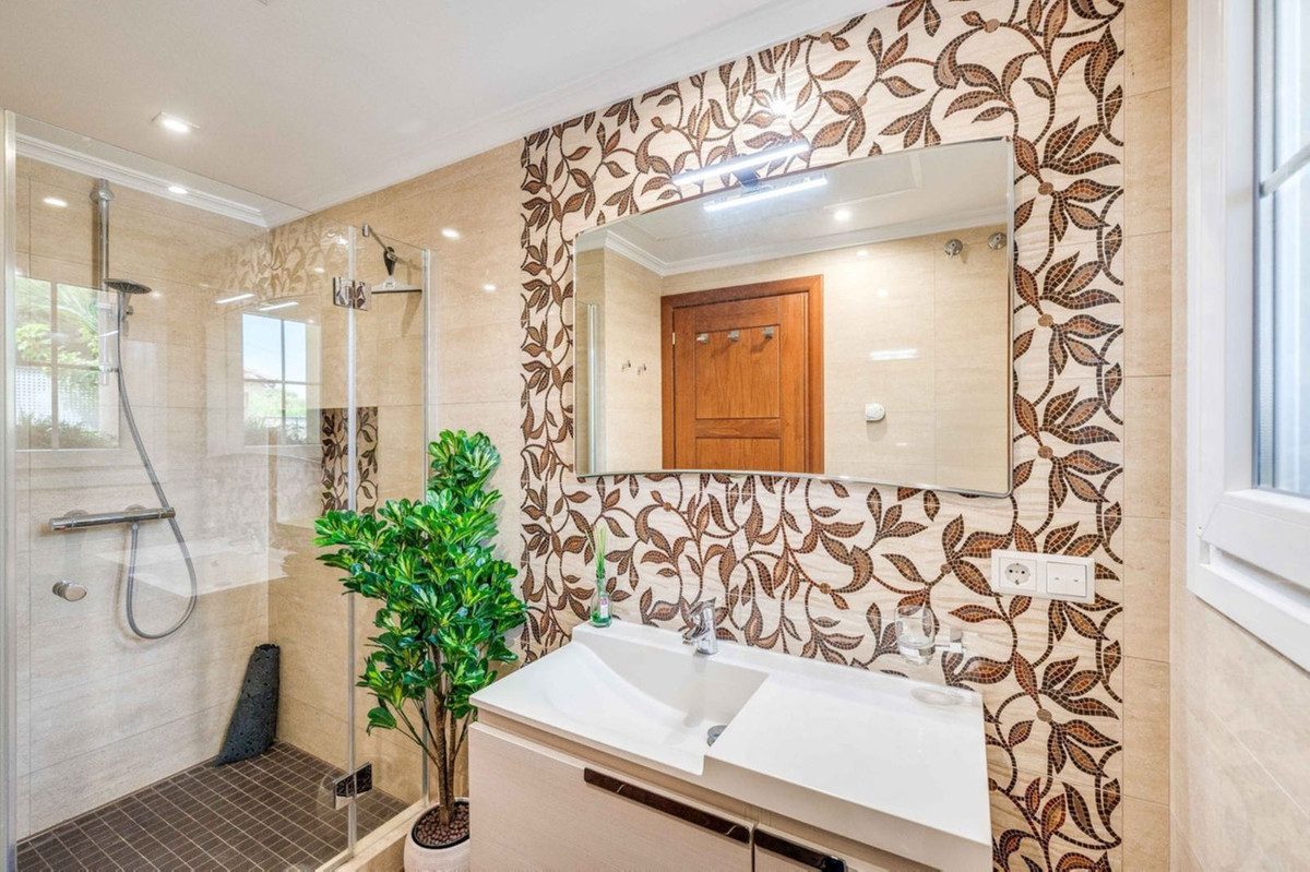 Detached Villa in Torremolinos, Costa del Sol – 6 beds – 2400000 € - photo 15 of 33