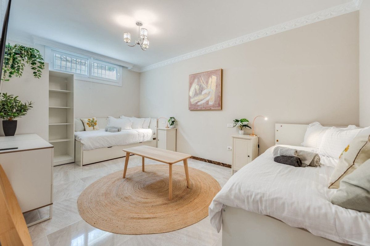 Detached Villa in Torremolinos, Costa del Sol – 6 beds – 2400000 € - photo 16 of 33