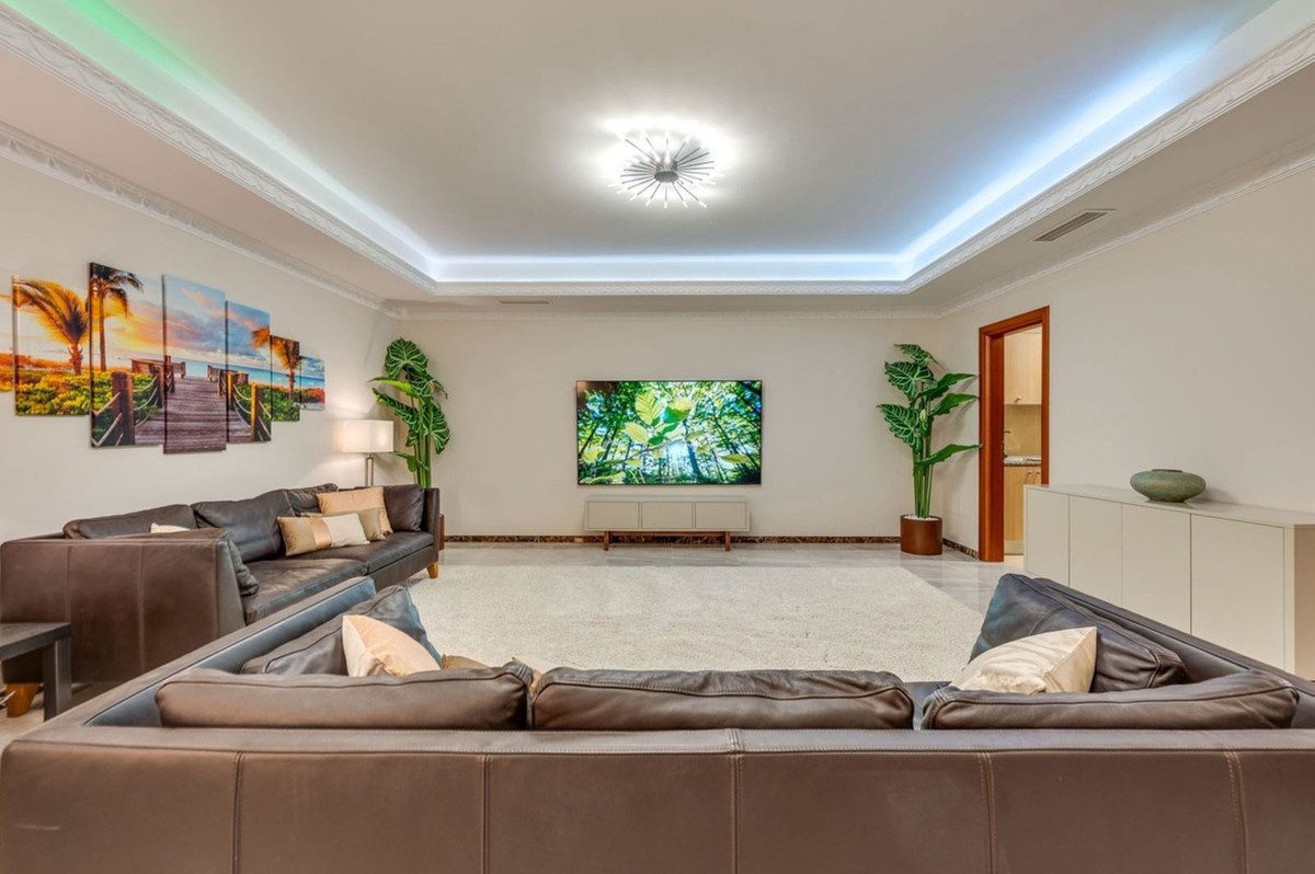 Detached Villa in Torremolinos, Costa del Sol – 6 beds – 2400000 € - photo 21 of 33