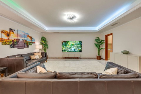 Detached Villa in Torremolinos, Costa del Sol – 6 beds – 2400000 € - photo 21 of 33