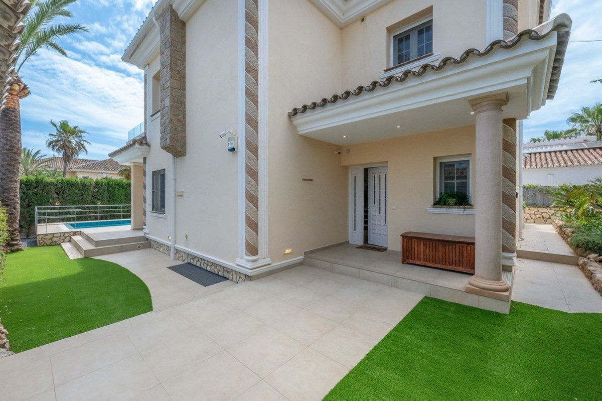 Detached Villa in Torremolinos, Costa del Sol – 6 beds – 2400000 € - photo 23 of 33