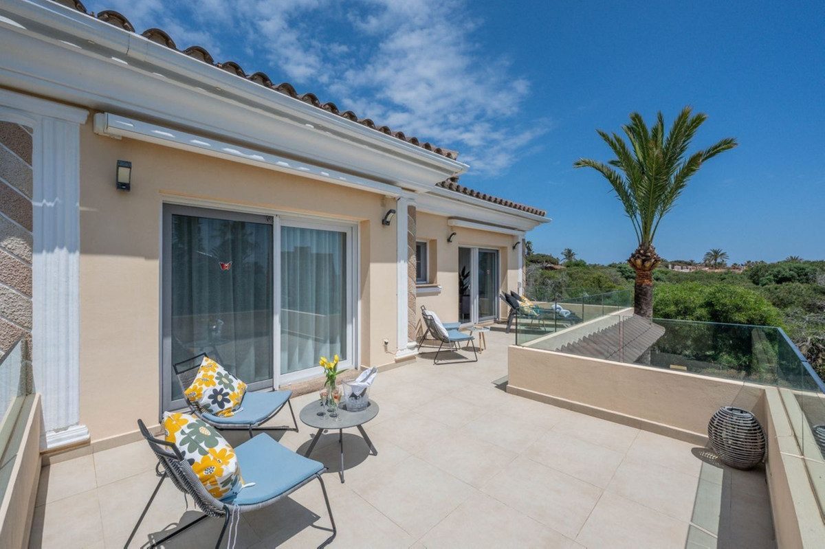 Detached Villa in Torremolinos, Costa del Sol – 6 beds – 2400000 € - photo 25 of 33