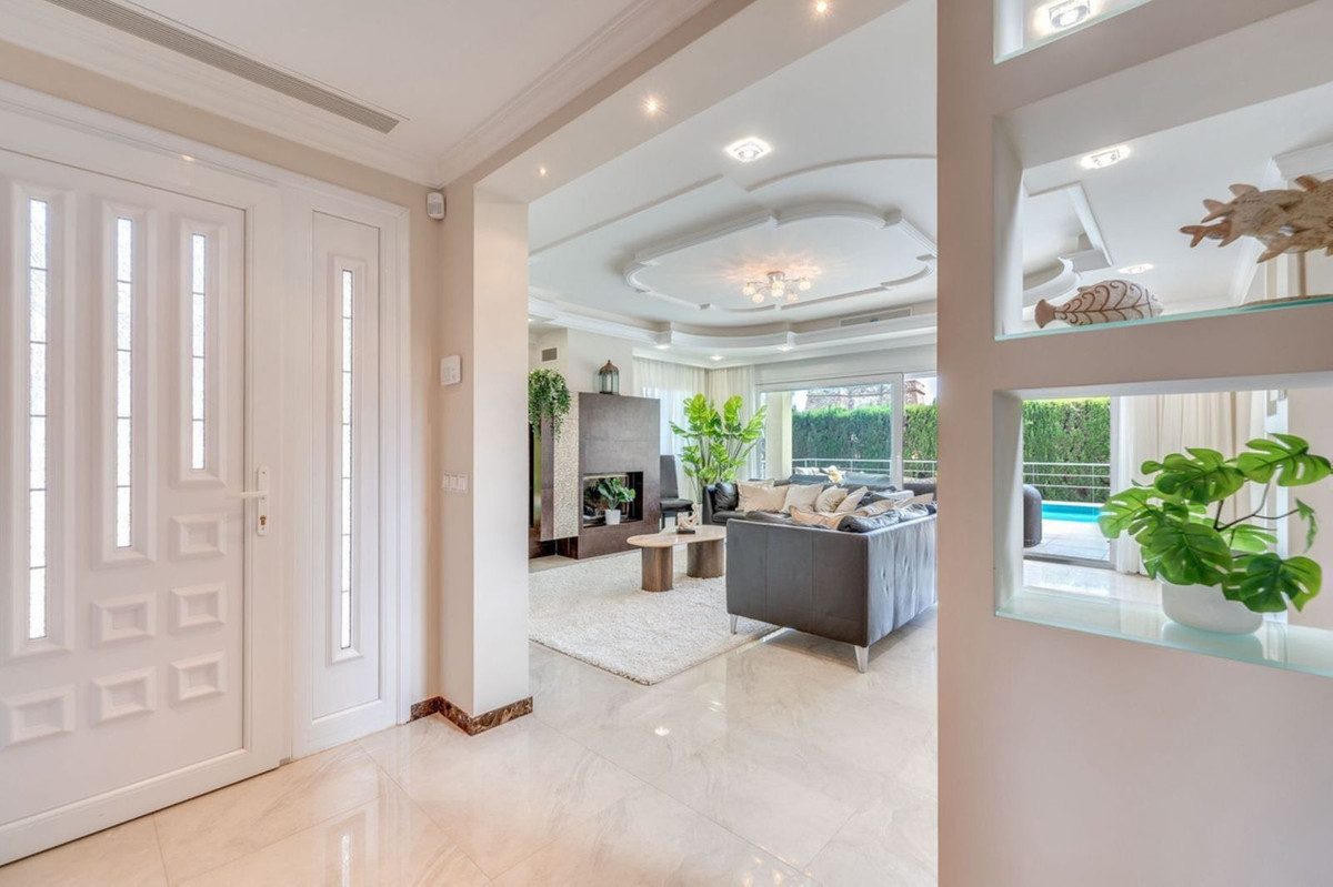Detached Villa in Torremolinos, Costa del Sol – 6 beds – 2400000 € - photo 31 of 33