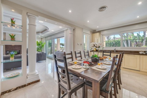 Detached Villa in Torremolinos, Costa del Sol – 6 beds – 2400000 € - photo 32 of 33