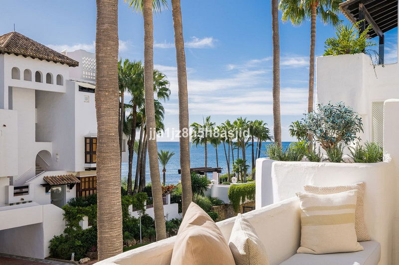 Middle Floor Apartment in Marbella, Costa del Sol – 3 beds – 4395000 €