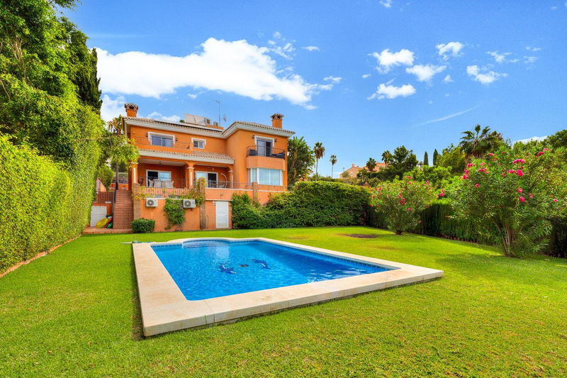 Detached Villa in Benalmadena, Costa del Sol – 6 beds – 2499000 €