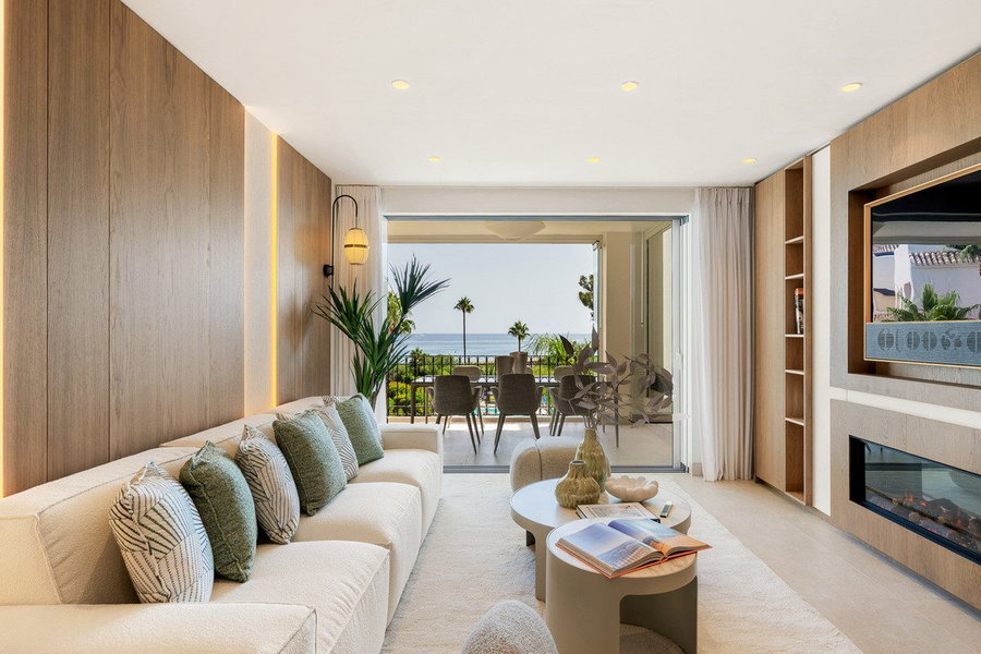 Middle Floor Apartment in Estepona, Costa del Sol – 3 beds – 1995000 € - photo 1 of 30