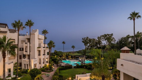 Middle Floor Apartment in Estepona, Costa del Sol – 3 beds – 1995000 € - photo 28 of 30