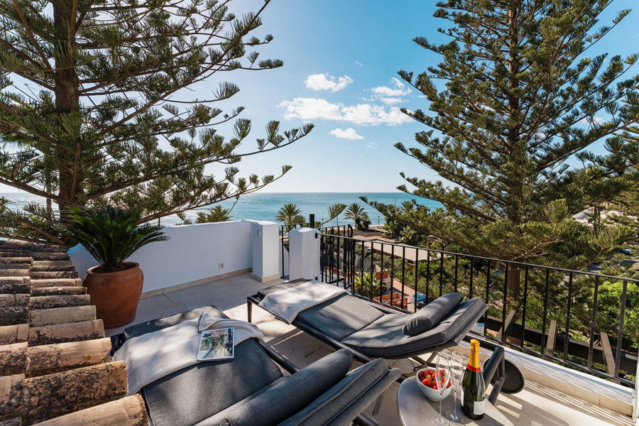 Penthouse Duplex in Marbella, Costa del Sol – 3 beds – 2495000 € - photo 1 of 28