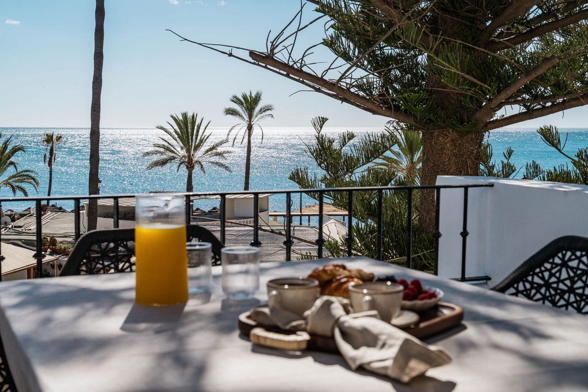 Penthouse Duplex in Marbella, Costa del Sol – 3 beds – 2495000 € - photo 2 of 28