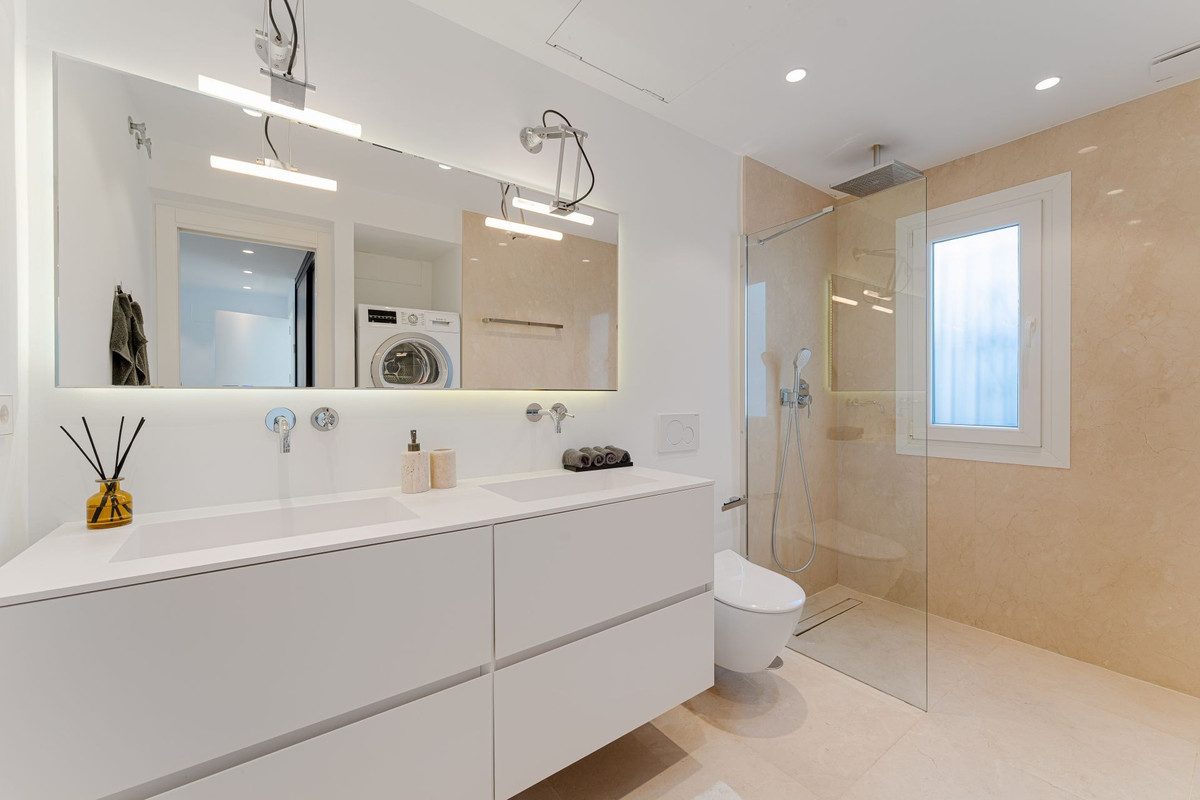 Penthouse Duplex in Marbella, Costa del Sol – 3 beds – 2495000 € - photo 12 of 28