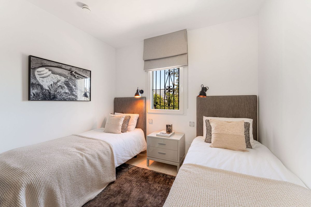 Penthouse Duplex in Marbella, Costa del Sol – 3 beds – 2495000 € - photo 16 of 28