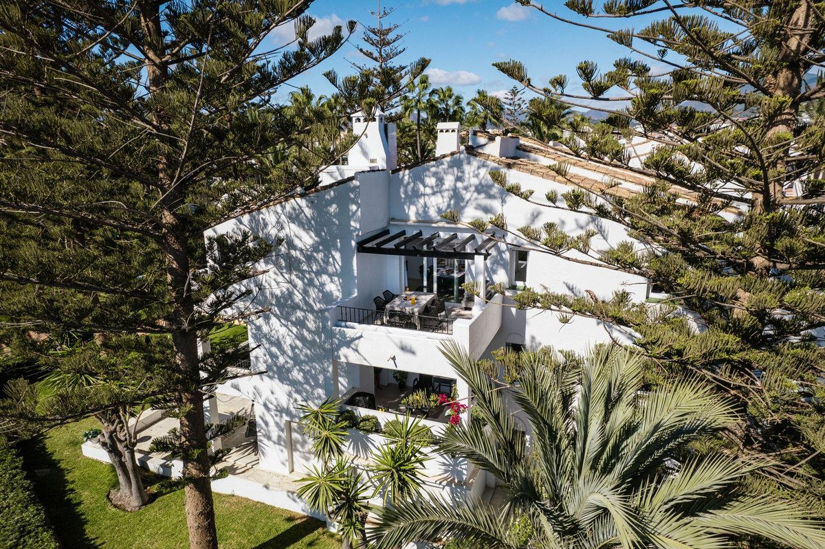 Penthouse Duplex in Marbella, Costa del Sol – 3 beds – 2495000 € - photo 23 of 28