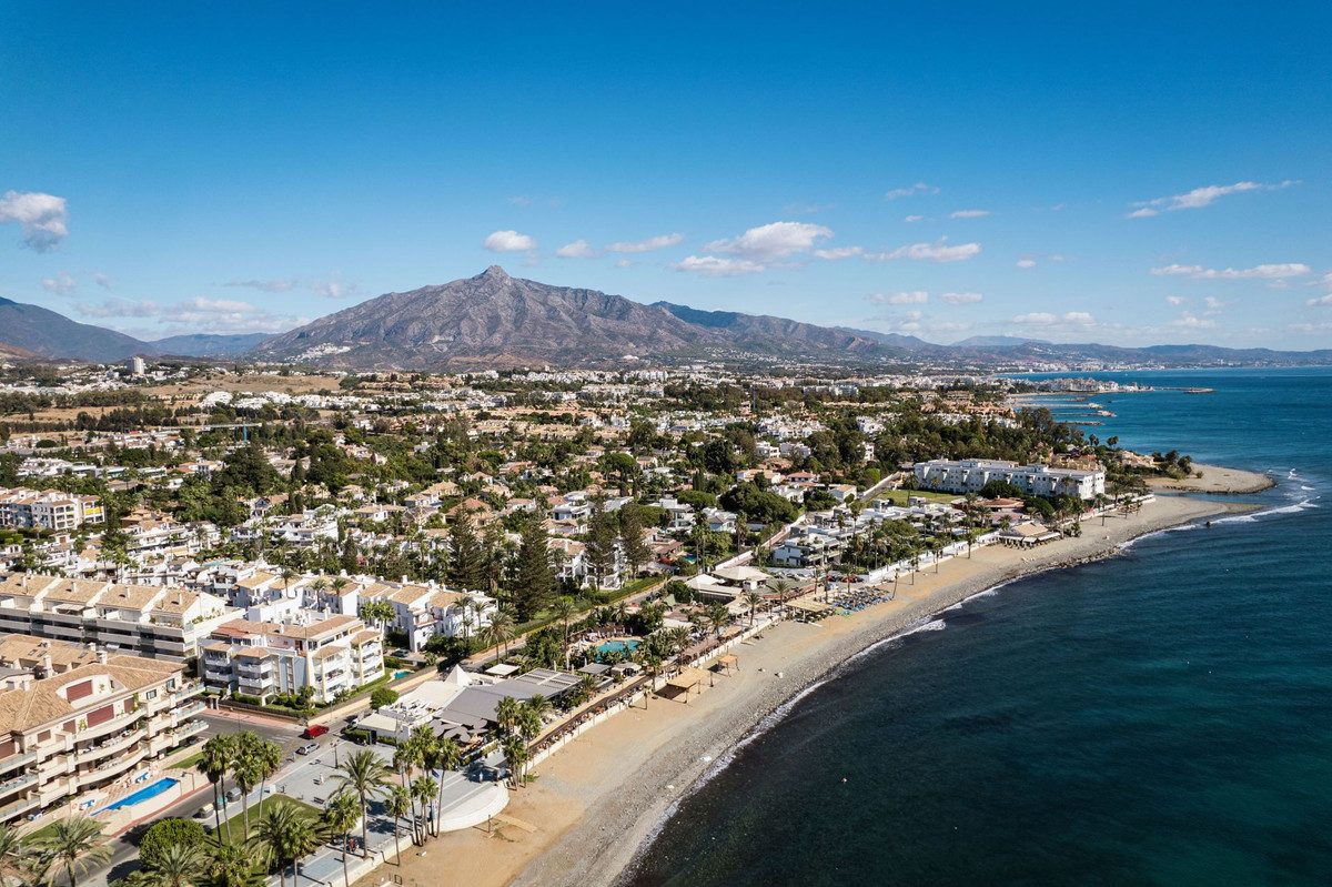 Penthouse Duplex in Marbella, Costa del Sol – 3 beds – 2495000 € - photo 26 of 28