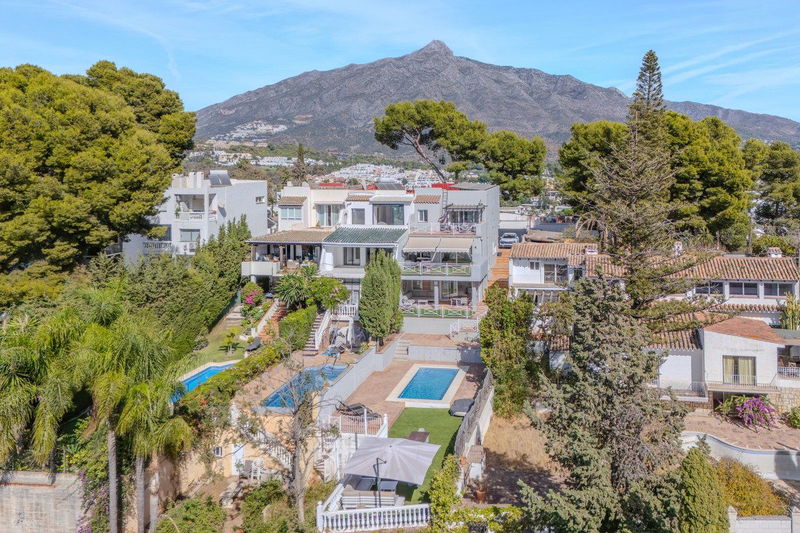 Semi-Detached House in Marbella, Costa del Sol – 5 beds – 975000 €