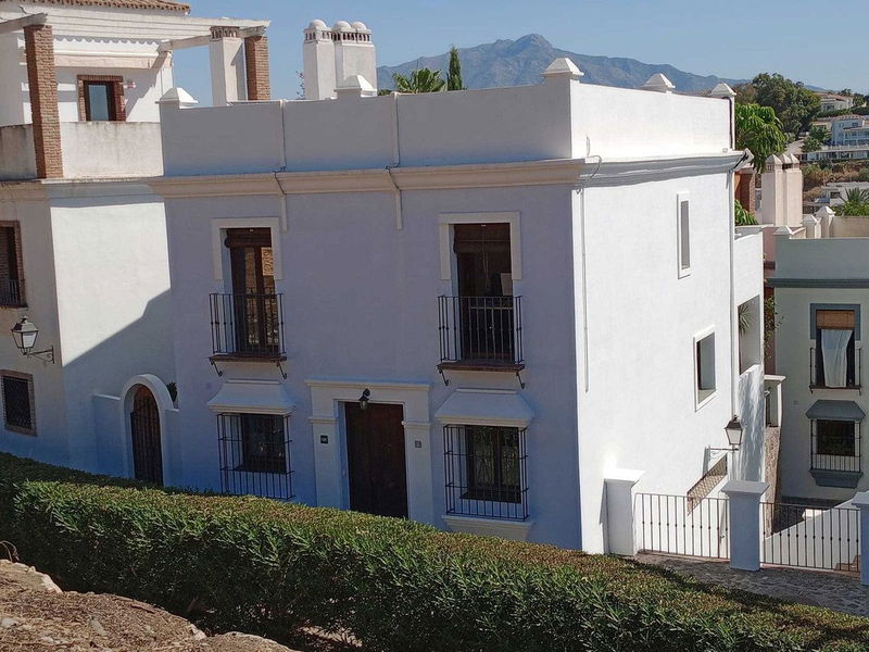 Semi-Detached House in Estepona, Costa del Sol – 3 beds – 755000 €