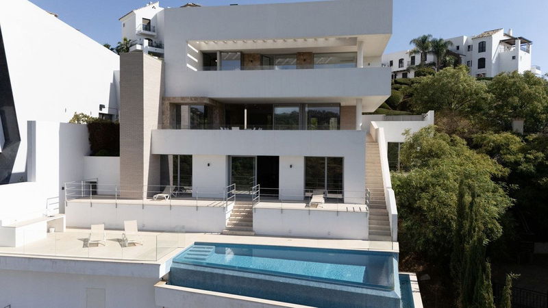 Detached Villa in Benahavís, Costa del Sol – 6 beds – 3250000 €