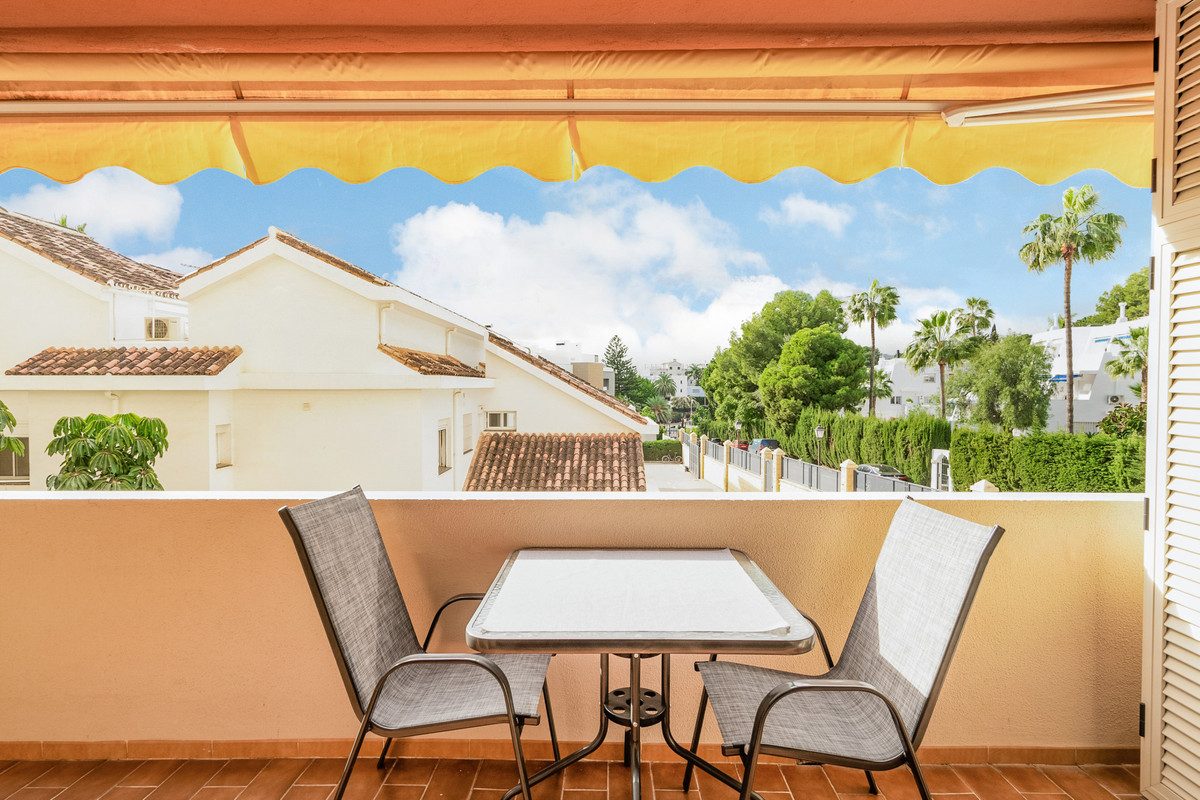 Middle Floor Apartment in Marbella, Costa del Sol – 2 beds – 499000 € - photo 2 of 27