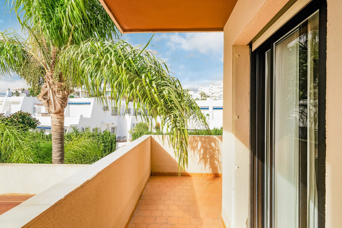 Middle Floor Apartment in Marbella, Costa del Sol – 2 beds – 499000 € - photo 5 of 27
