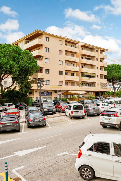 Middle Floor Apartment in Marbella, Costa del Sol – 2 beds – 499000 € - photo 22 of 27