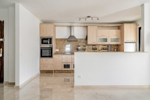 Middle Floor Apartment in Marbella, Costa del Sol – 2 beds – 499000 € - photo 24 of 27