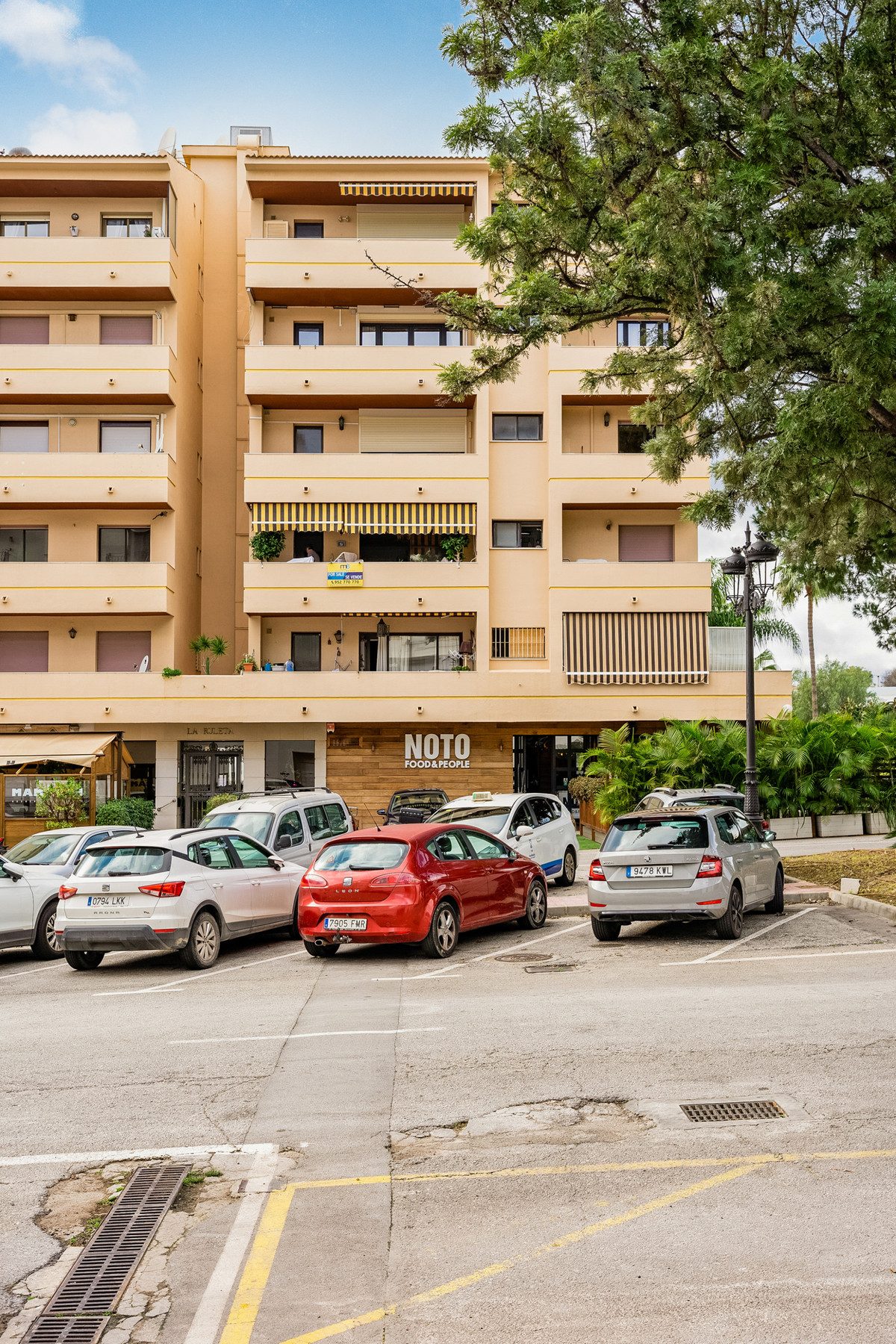 Middle Floor Apartment in Marbella, Costa del Sol – 2 beds – 499000 € - photo 25 of 27