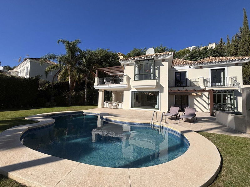 Detached Villa in Benahavís, Costa del Sol – 7 beds – 2900000 €