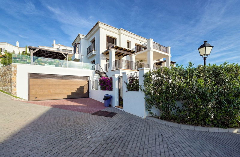 Detached Villa in Benahavís, Costa del Sol – 5 beds – 2295000 €
