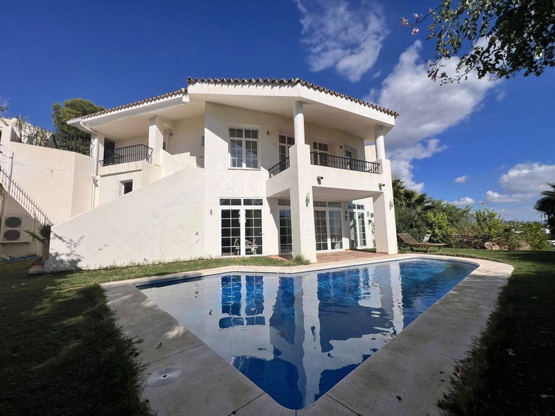 Detached Villa in Benahavís, Costa del Sol – 4 beds – 2800000 €