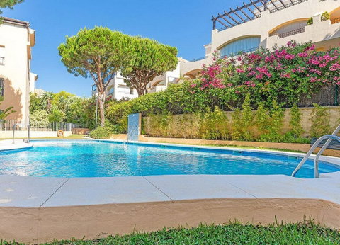 Middle Floor Apartment in Marbella, Costa del Sol – 2 beds – 420000 € - photo 2 of 17