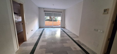 Middle Floor Apartment in Marbella, Costa del Sol – 2 beds – 420000 € - photo 3 of 17