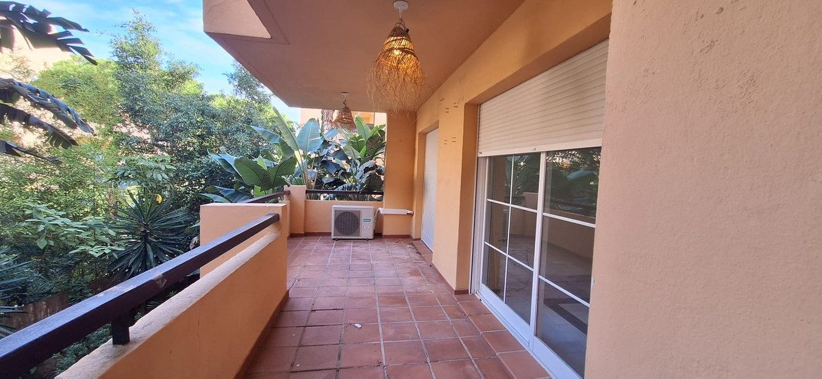 Middle Floor Apartment in Marbella, Costa del Sol – 2 beds – 420000 € - photo 5 of 17