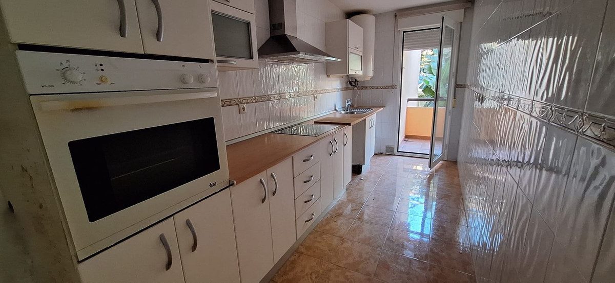 Middle Floor Apartment in Marbella, Costa del Sol – 2 beds – 420000 € - photo 7 of 17