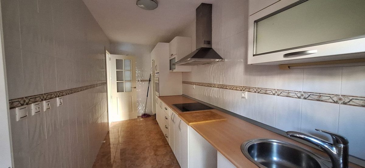 Middle Floor Apartment in Marbella, Costa del Sol – 2 beds – 420000 € - photo 8 of 17