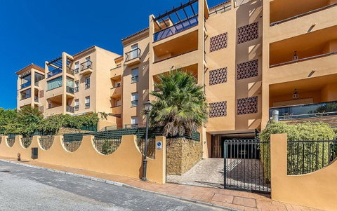 Middle Floor Apartment in Marbella, Costa del Sol – 2 beds – 420000 € - photo 15 of 17