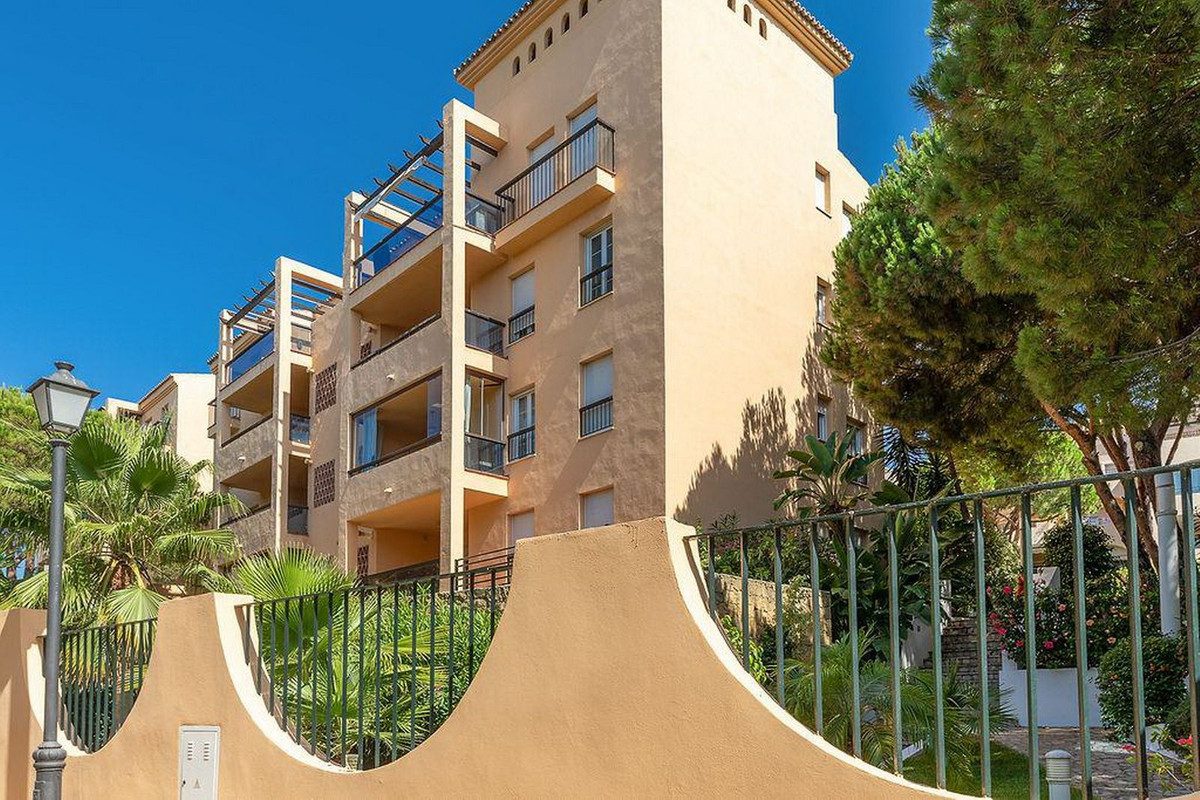 Middle Floor Apartment in Marbella, Costa del Sol – 2 beds – 420000 € - photo 16 of 17