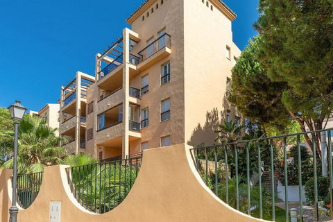 Middle Floor Apartment in Marbella, Costa del Sol – 2 beds – 420000 € - photo 16 of 17