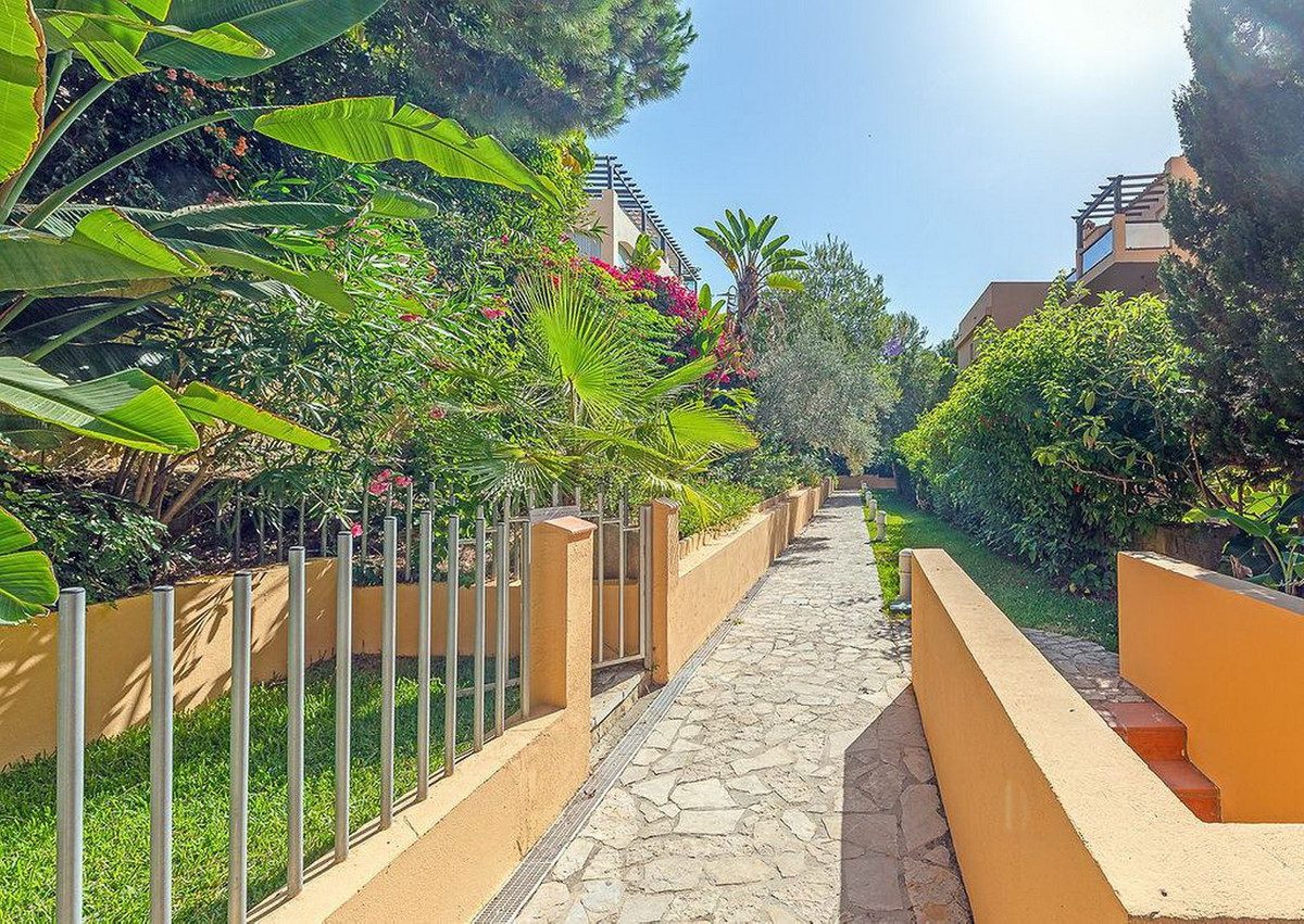 Middle Floor Apartment in Marbella, Costa del Sol – 2 beds – 420000 € - photo 17 of 17