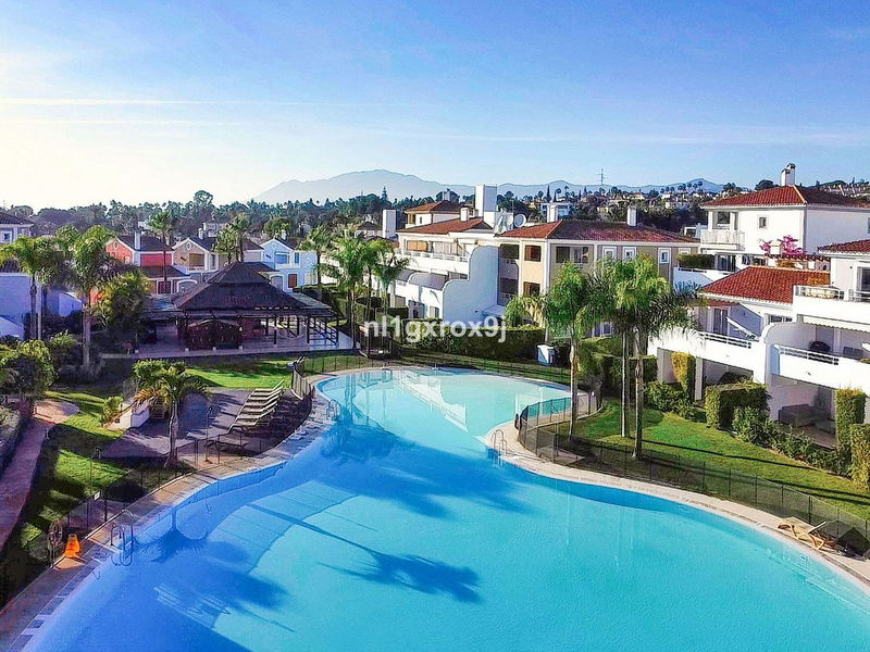 Ground Floor Apartment in Estepona, Costa del Sol – 2 beds – 390000 €