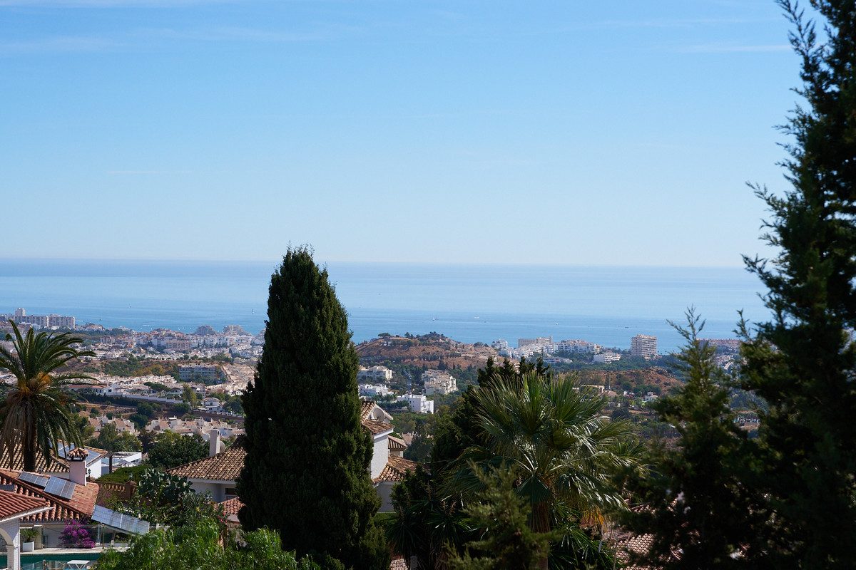 Detached Villa in Benalmadena, Costa del Sol – 5 beds – 645000 € - photo 5 of 43