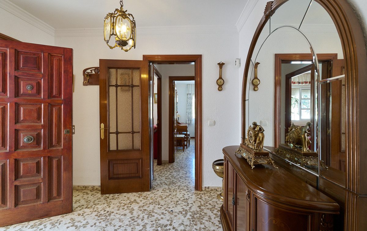 Detached Villa in Benalmadena, Costa del Sol – 5 beds – 645000 € - photo 9 of 43