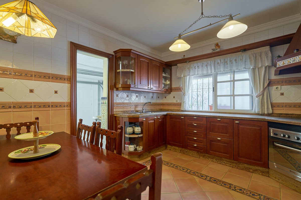 Detached Villa in Benalmadena, Costa del Sol – 5 beds – 645000 € - photo 12 of 43
