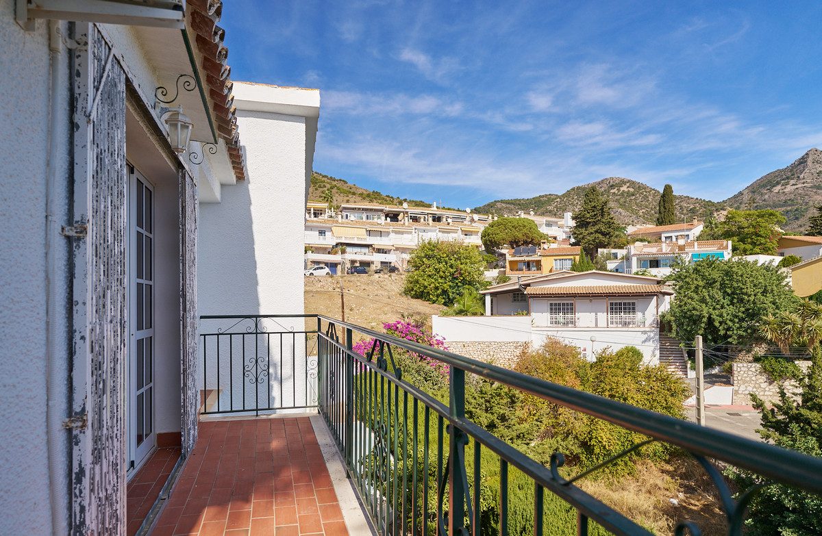 Detached Villa in Benalmadena, Costa del Sol – 5 beds – 645000 € - photo 14 of 43