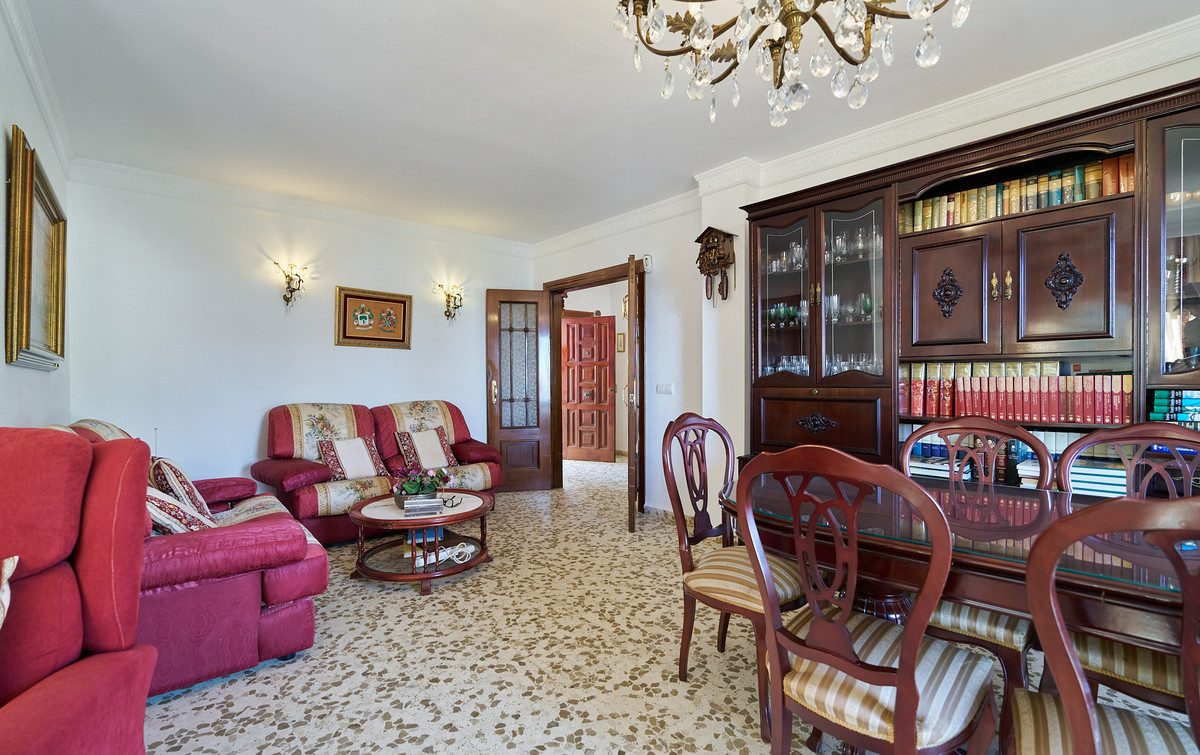 Detached Villa in Benalmadena, Costa del Sol – 5 beds – 645000 € - photo 16 of 43