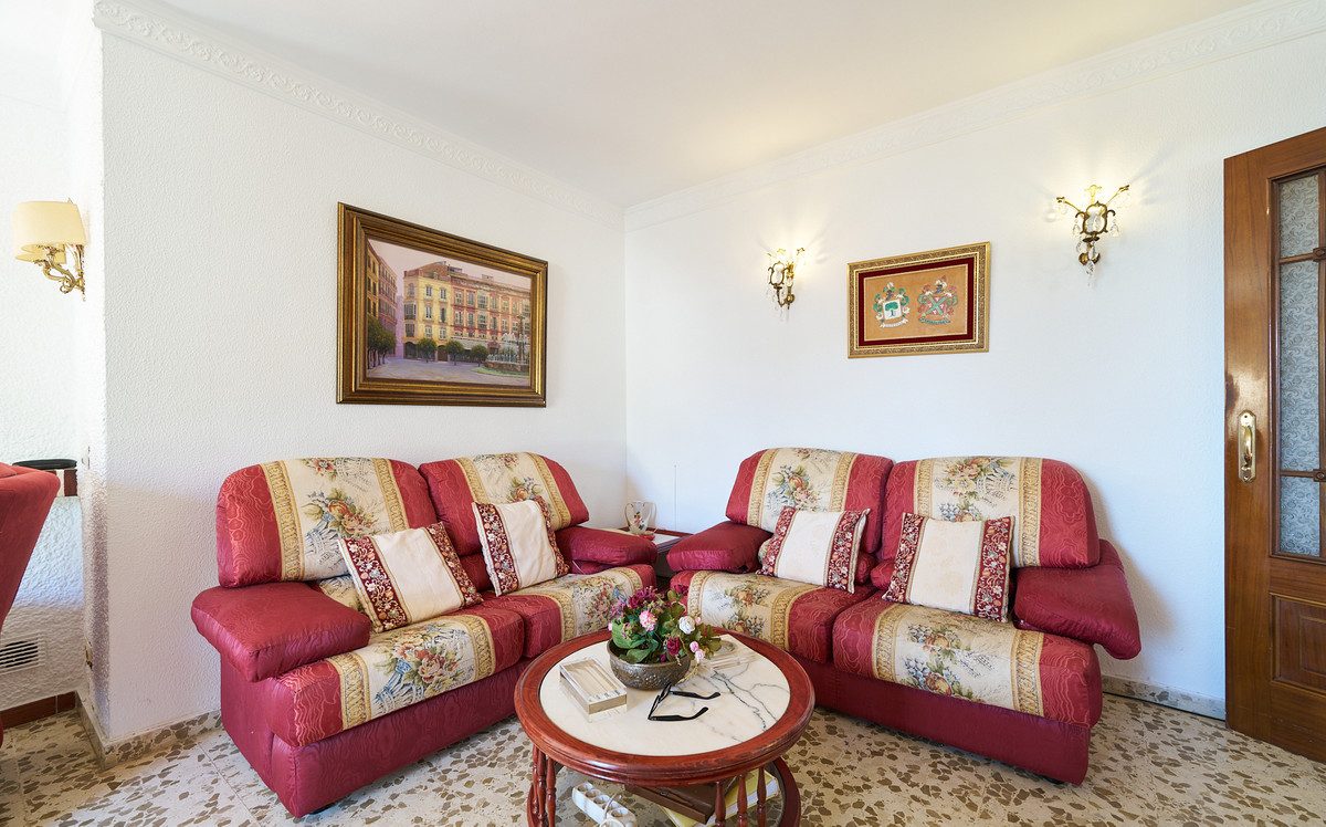 Detached Villa in Benalmadena, Costa del Sol – 5 beds – 645000 € - photo 17 of 43