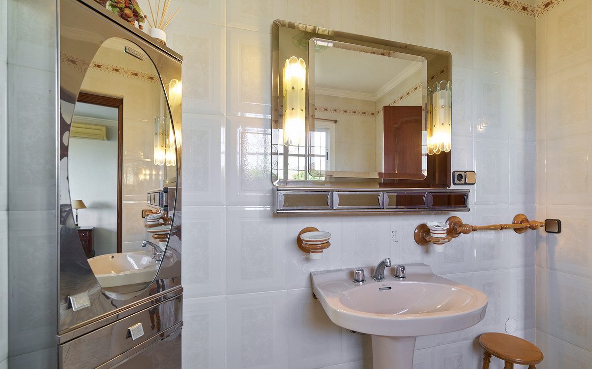 Detached Villa in Benalmadena, Costa del Sol – 5 beds – 645000 € - photo 21 of 43