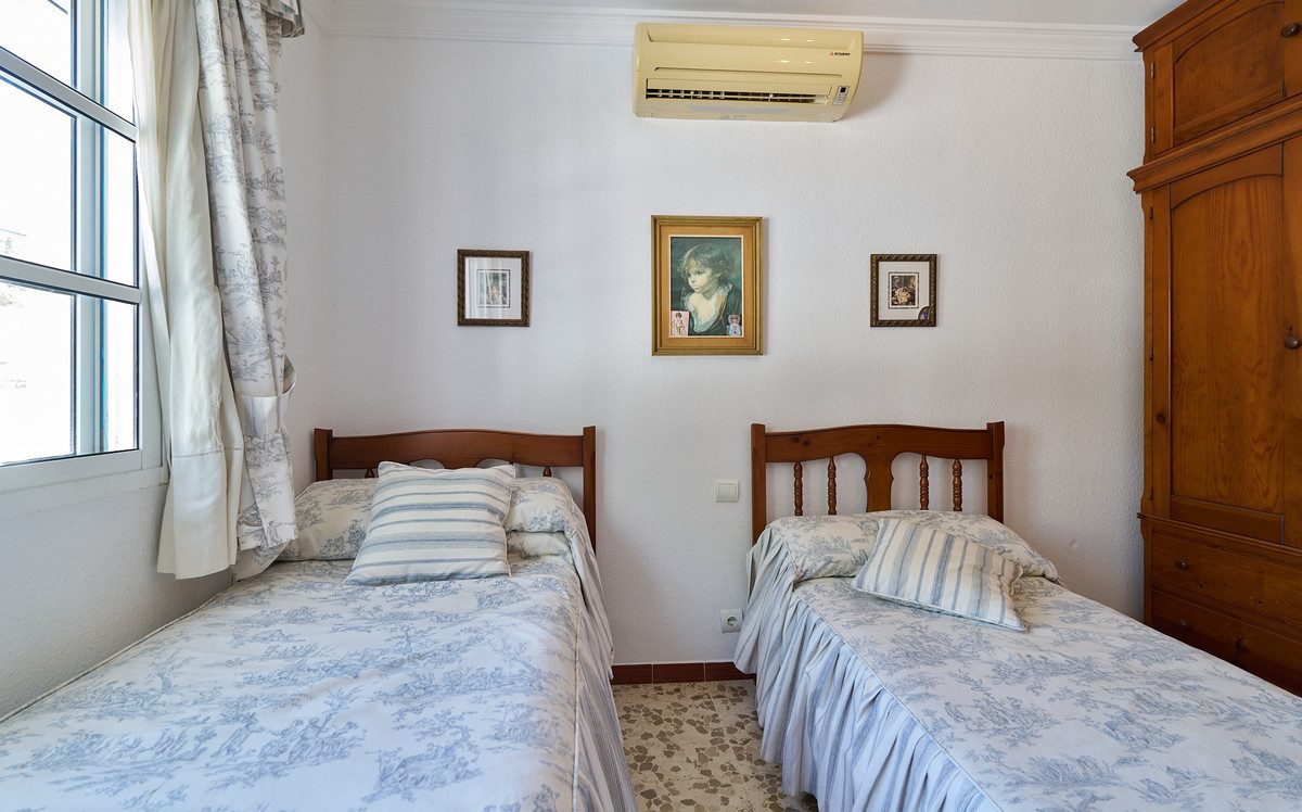 Detached Villa in Benalmadena, Costa del Sol – 5 beds – 645000 € - photo 27 of 43